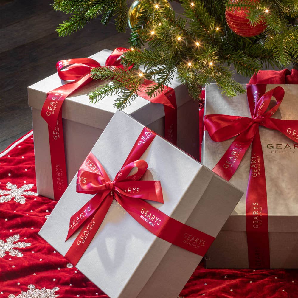 Explore GEARYS Holiday Gift Guide featuring dining, entertaining, home decor, and gift ideas!