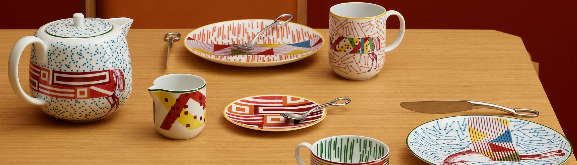 Floral themed plates and bowls from Hermès Passifolia collection Floral themed plates and bowls from Hermès Passifolia collection
